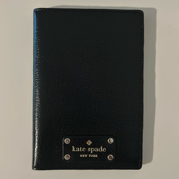 💥NWOT Kate spade ♠️ passport holder - Picture 1 of 3